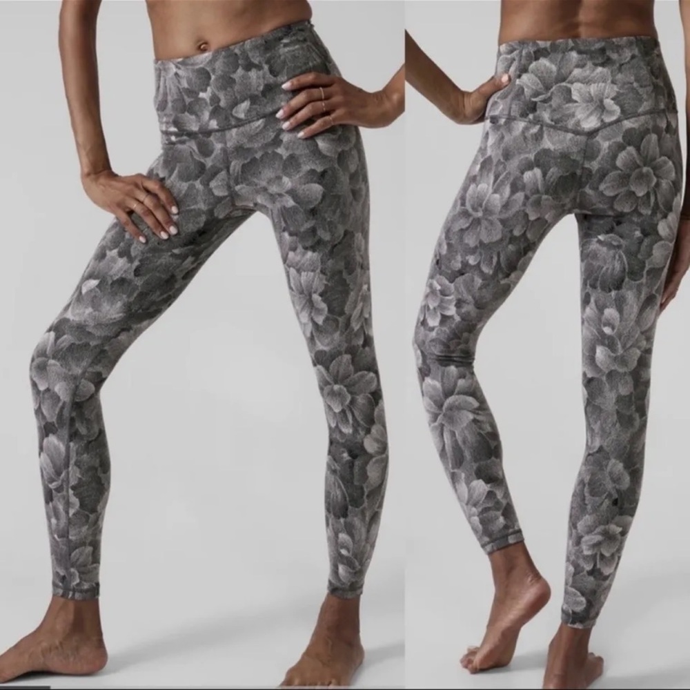 Athleta Elation Textured Tight in Chakra Floral Black/ Seasalt Size MT